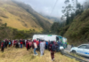 Un accidente de tránsito se registró el 18 de septiembre en el sector Juan de Velasco, en el cantón Colta, provincia de Chimborazo, luego de que un bus de transporte interprovincial sufriera un volcamiento.