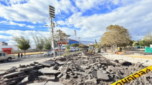 El pasado lunes 1 de septiembre, el Municipio de Riobamba puso en marcha labores de mantenimiento vial en la avenida Carlos Zambrano, a la altura del Parque Guayaquil Infantil. 