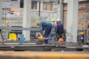 El proyecto de construcción de la nueva estación del Cuerpo de Bomberos de Santa Rosa avanza con un 29 % de ejecución, según reportes oficiales. La obra forma parte de un plan integral para fortalecer la infraestructura de emergencia en el cantón y se prevé que entre en funcionamiento en 2026.