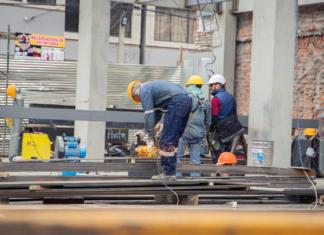 El proyecto de construcción de la nueva estación del Cuerpo de Bomberos de Santa Rosa avanza con un 29 % de ejecución, según reportes oficiales. La obra forma parte de un plan integral para fortalecer la infraestructura de emergencia en el cantón y se prevé que entre en funcionamiento en 2026.