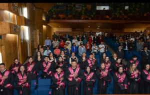 Este viernes 12 de septiembre, el auditorio de la Prefectura de Chimborazo se llenó de emoción y orgullo con la ceremonia de graduación de la décima promoción de bachilleres de la Unidad Educativa “Martiniano Guerrero Freire”, correspondiente a la temporalidad intensiva del ciclo 2 del período lectivo febrero-julio 2025.