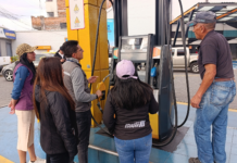 La Gobernación de Chimborazo, a través de la Jefatura Política de Riobamba, en coordinación con la Comisaría Nacional y la Agencia de Regulación y Control de Energía y Recursos Naturales No Renovables (ARCERNNR), realizó un operativo de control en varias estaciones de servicio de Riobamba, este 13 de septiembre.