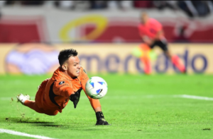 El arquero riobambeño Gonzalo Valle nuevamente fue la figura indiscutida en el triunfo 1-0 ante São Paulo en el Morumbí, resultado que, sumado al 2-0 en la ida, selló la clasificación del “Rey de Copas” ecuatoriano a las semifinales del torneo más prestigioso del continente.