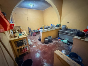 Una fuerte deflagración registrada la mañana del 9 de septiembre agitó al sector La Dolorosa, en Riobamba, y dejó como saldo dos personas heridas. La explosión se produjo al interior de un inmueble donde funcionaba una cocina industrial, aparentemente debido a una fuga de Gas Licuado de Petróleo (GLP).