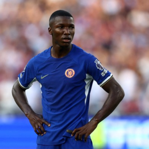 El Chelsea no pudo en su estreno en la fase de grupos de la UEFA Champions League 2025/26 y cayó por 3-1 frente al Bayern de Múnich en el Allianz Arena, en un partido marcado por la intensidad y el protagonismo de Moisés Caicedo, quien tuvo un debut accidentado en la competición europea con la camiseta de los “blues”.