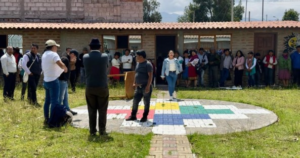 Tras la convocatoria de la Conaie al paro nacional indefinido en Ecuador, las diferentes organizaciones indígenas se reúnen desde este 19 de septiembre en sus territorios para analizar sus acciones, mientras a nivel nacional las vías se mantienen habilitadas. 