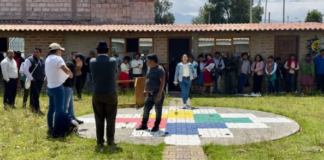 Tras la convocatoria de la Conaie al paro nacional indefinido en Ecuador, las diferentes organizaciones indígenas se reúnen desde este 19 de septiembre en sus territorios para analizar sus acciones, mientras a nivel nacional las vías se mantienen habilitadas. 
