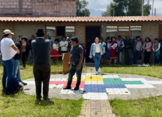 Tras la convocatoria de la Conaie al paro nacional indefinido en Ecuador, las diferentes organizaciones indígenas se reúnen desde este 19 de septiembre en sus territorios para analizar sus acciones, mientras a nivel nacional las vías se mantienen habilitadas. 