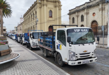Los distribuidores de gas doméstico en Riobamba solicitaron un incremento en el valor del servicio de entrega a domicilio, argumentando que sus gastos operativos han subido tras el retiro del subsidio al diésel. La propuesta generó inquietud en la ciudadanía y motivó la intervención de las autoridades locales.