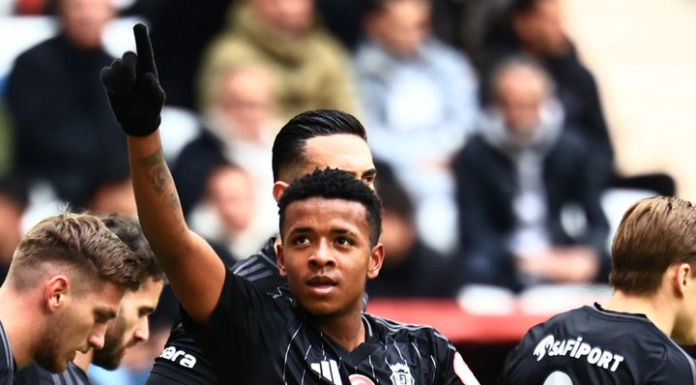 El fútbol ecuatoriano suma un nuevo embajador en Brasil Keny “Cheché” Arroyo, cerró su ciclo en el Besiktas de Turquía tras siete meses y firmó oficialmente con el Cruzeiro Esporte Clube, uno de los equipos históricos del fútbol brasileño.