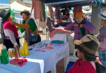 Emprendedoras de la provincia de Chimborazo que recibieron el Crédito de Desarrollo Humano (CDH) tuvieron la oportunidad de promocionar y comercializar sus productos durante la Feria Emprende, organizada por el Ministerio de Desarrollo Humano, el pasado viernes 29 de agosto en la Plaza Alfaro de Riobamba.