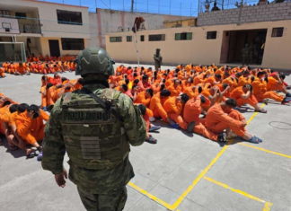 Un nuevo operativo militar se llevó a cabo en los Centros de Privación de Libertad (CPL) de Guaranda (Bolívar), Alausí y Riobamba (Chimborazo), con el objetivo de reforzar la seguridad interna, prevenir posibles amotinamientos y debilitar la organización de bandas delictivas que operan desde el interior de los recintos penitenciarios.