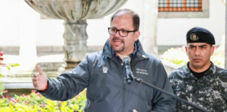 John Reimberg, ministro del Interior de Ecuador, se refirió al acuerdo que la Policía firmó con el Ministerio de Educación para ingresar a centros educativos en caso de ser necesario. En esa línea, el funcionario informó que se han encontrado con planteles educativos que se usan como centros de acopio, refiriéndose a drogas o sustancias sujetas a fiscalización.