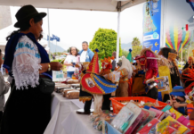 En el segundo día de actividades de las Caravanas Turísticas organizadas por el Consorcio de Gobiernos Autónomos Provinciales del Ecuador (CONGOPE) en la Ciudad Mitad del Mundo, la provincia de Chimborazo tuvo una participación protagónica con más de 40 emprendedores que expusieron la diversidad de su producción local.