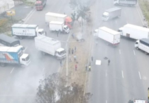 Este 15 de septiembre de 2025, el ECU 911 reportó bloqueos en las provincias de Azuay, Carchi, Pichincha, Santo Domingo y Loja, lo que mantuvo interrumpida la circulación vehicular en varios puntos del territorio nacional. Las autoridades exhortaron a los conductores a revisar el estado actualizado de las vías antes de iniciar sus desplazamientos.