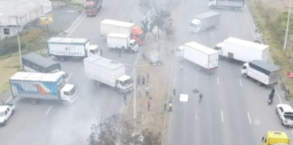 Este 15 de septiembre de 2025, el ECU 911 reportó bloqueos en las provincias de Azuay, Carchi, Pichincha, Santo Domingo y Loja, lo que mantuvo interrumpida la circulación vehicular en varios puntos del territorio nacional. Las autoridades exhortaron a los conductores a revisar el estado actualizado de las vías antes de iniciar sus desplazamientos.