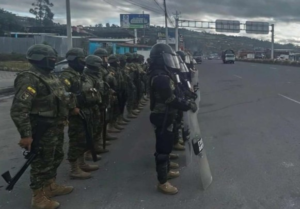 El Bloque de Seguridad, a través de las Fuerzas Armadas y en coordinación con la Policía Nacional, mantiene controles en los principales ejes viales del país para asegurar la libre movilidad de la ciudadanía y proteger el transporte de productos ante cierres intermitentes de carreteras que se puedan dar esta semana.