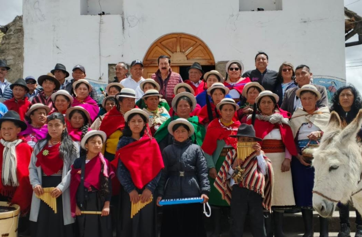 La comunidad de La Moya, en la parroquia Calpi, vivió el 31 de agosto una jornada cargada de historia, música y trabajo colectivo con la celebración de la Fiesta del Jahuay, un ritual agrícola que ha trascendido generaciones y se mantiene vigente en el corazón del pueblo Puruhá.