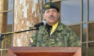 Con dos decretos ejecutivos, el presidente Daniel Noboa dispuso un relevo en la cúpula de las Fuerzas Armadas del Ecuador. El general Henry Delgado asumió como nuevo comandante general en reemplazo de Jaime Vela, quien estuvo en funciones desde noviembre de 2023.