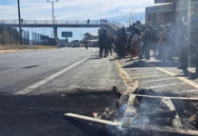 El paro nacional, anunciado por la Confederación de Nacionalidades Indígenas del Ecuador (Conaie), inició la noche del domingo 21 de septiembre con pequeños cierres viales en comunidades del norte del país, como las de Imbabura.