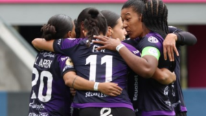 La Superliga Femenina 2025 ya tiene a su primer finalista, Dragonas IDV venció 2-0 a Universidad Católica, cerrando la serie con un global de 3-0 y confirmando su presencia en una nueva final. El equipo negriazul, que ya sabe lo que es ser campeón, mostró jerarquía en los momentos clave y no dejó lugar a dudas sobre su superioridad.