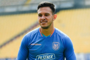 El arquero riobambeño de 29 años, Gonzalo Valle, hoy dueño del arco de Liga Deportiva Universitaria, regresó a la disciplina alba tras haber sido convocado por Sebastián Beccacece a la Selección para los duelos de Eliminatorias frente a Paraguay y Argentina.