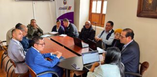 En un ambiente de diálogo constructivo, la Municipalidad de Ambato y la Gobernación de Tungurahua mantuvieron una reunión de trabajo para tratar asuntos prioritarios relacionados con la seguridad, la organización de ferias y el cumplimiento de normativas vinculadas a la sanidad animal en el cantón.