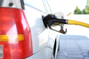La reciente eliminación del subsidio al diésel ha generado preocupación entre ciudadanos, transportistas, empresas logísticas y sectores productivos que dependen directamente de este combustible. El incremento en su precio afecta no solo el costo operativo de las unidades que lo utilizan, sino también la economía de hogares y negocios.