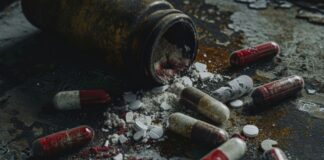 En Ecuador, miles de hogares suelen conservar en sus botiquines medicamentos vencidos o que ya no utilizan. Esta acumulación representa un riesgo para la salud humana por el uso accidental o inadecuado de estos productos, y al mismo tiempo constituye una amenaza creciente para el ambiente.