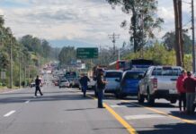 Manifestaciones de transportistas han bloqueado distintas vías en las provincias de Pichincha y Santo Domingo de los Tsáchilas, como respuesta a la reciente eliminación del subsidio al diésel. En la Panamericana Sur, a la altura de Alóag en el cantón Mejía (Pichincha), camiones obstaculizan la circulación, impidiendo el paso en ambos sentidos.