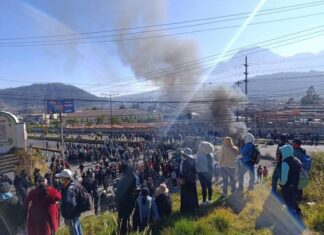 El primer día del paro nacional indefinido convocado contra la eliminación del subsidio al diésel se desarrolló con una baja participación ciudadana y bloqueos limitados en distintas vías del país.