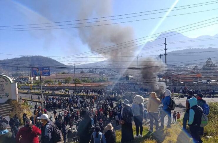 El primer día del paro nacional indefinido convocado contra la eliminación del subsidio al diésel se desarrolló con una baja participación ciudadana y bloqueos limitados en distintas vías del país.