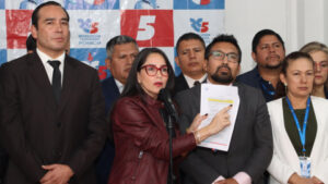 El Consejo Nacional Electoral (CNE) decidió este 2 de octubre no habilitar al movimiento Revolución Ciudadana (RC) para hacer campaña por el “No” en el referendo del 16 de noviembre, aduciendo que su dirigente Luisa González no presentó todos los requisitos exigidos por normativa electoral.