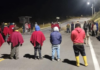 Una jornada de intensas movilizaciones sacude a la provincia de Chimborazo, donde comunidades indígenas concentradas principalmente en el cantón Alausí protagonizaron bloqueos en rutas clave del territorio andino, paralizando la movilidad interprovincial y elevando la tensión social.