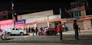 La violencia sigue haciendo eco en Ecuador, y esta vez el conflicto tocó las puertas de Riobamba, donde la noche del 2 de octubre, en el sector de Tierra Nueva, un enfrentamiento armado entre la Policía Nacional y presuntos delincuentes, dejó como saldo un joven herido y un detenido.