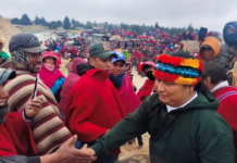 Comuneros se reunieron el 4 de octubre en Chunchi. No era un día cualquiera: se cumplían trece jornadas del paro nacional convocado por la Confederación de Nacionalidades Indígenas del Ecuador (Conaie) y sus bases se encontraban en un punto de inflexión.