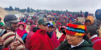 Comuneros se reunieron el 4 de octubre en Chunchi. No era un día cualquiera: se cumplían trece jornadas del paro nacional convocado por la Confederación de Nacionalidades Indígenas del Ecuador (Conaie) y sus bases se encontraban en un punto de inflexión.