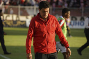El entrenador ecuatoriano Paúl Vélez, actual director técnico de Mushuc Runa, se pronunció luego de conocerse la sanción impuesta por la Conmebol, que lo dejó fuera de toda actividad internacional durante seis meses.