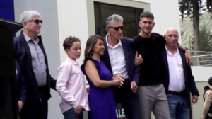 Han pasado cuatro años desde que Edgardo Bauza, ídolo del fútbol sudamericano y eterno referente de Liga recibió el diagnóstico que cambió su vida y la de su familia. Desde entonces, el exentrenador argentino libra una batalla silenciosa contra una enfermedad neurodegenerativa poco común.