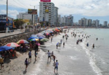 Con el objetivo de estimular el turismo y el consumo interno, el presidente Daniel Noboa firmó el Decreto Ejecutivo 179, que reduce temporalmente el Impuesto al Valor Agregado (IVA) del 15% al 8% durante el feriado nacional por la Independencia de Guayaquil, del 9 al 12 de octubre de 2025.