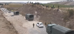 Luego de varios días de tensión, la calma volvió a sentirse en el sur de la provincia de Chimborazo. En los cantones Alausí y Chunchi, los tramos de la Panamericana E35 amanecieron este jueves 9 de octubre sin la presencia de manifestantes, tras las protestas que mantuvieron interrumpido el tránsito vehicular en distintos puntos de la vía.