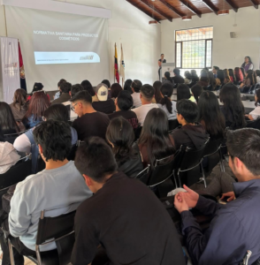 Con el objetivo de garantizar cosm├®ticos seguros para toda la poblaci├│n, autoridades sanitarias de Riobamba realizaron una jornada de capacitaci├│n este 10 de octubre, dirigida a m├ís de 130 comerciantes, fabricantes y distribuidores de productos cosm├®ticos.