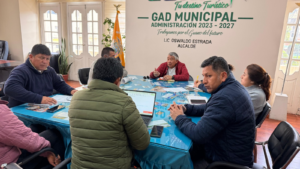 En Guano, la Comisión de Turismo y Patrimonio, presidida por Edgar Herrera, junto con la Dirección de Gestión Turística, a cargo de Miguel Guamán, se reunió el 2 de octubre con los siete técnicos designados para el equipo del Geoparque Mundial de la UNESCO Volcán Tungurahua.