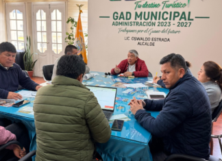 En Guano, la Comisión de Turismo y Patrimonio, presidida por Edgar Herrera, junto con la Dirección de Gestión Turística, a cargo de Miguel Guamán, se reunió el 2 de octubre con los siete técnicos designados para el equipo del Geoparque Mundial de la UNESCO Volcán Tungurahua.