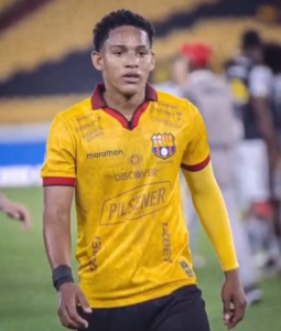El debut oficial de Johan García, un mediocampista ofensivo de 17 años, empieza a escribir su historia en el primer plantel del Barcelona SC. Su estreno fue en el empate 1-1 frente a Aucas en el Monumental, donde sumó sus primeros ocho minutos como profesional.
