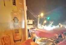 La noche del 3 de octubre, un accidente de tránsito registrado en el sector de Las Acacias, al norte de Riobamba, generó una amplia movilización de organismos de socorro y autoridades competentes. La alerta ingresó a la central del ECU 9-1-1, lo que permitió coordinar de manera inmediata las acciones de respuesta y desplegar personal especializado hacia el lugar del siniestro.