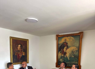 El alcalde de Penipe, Fabián Aldaz firmó un convenio de cooperación interinstitucional con el Ministerio del Interior para la construcción de una Escuela de Formación Policial en la parroquia Puela, además de la presentación de propuestas de desarrollo social ante representantes de la Organización de las Naciones Unidas (ONU).