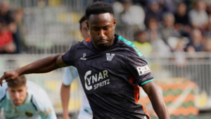 El seleccionado ecuatoriano John Yeboah continúa subiendo su nivel en el Venezia FC, su adaptación a la Serie B de Italia está dando frutos. Este 4 de octubre, el extremo tricolor fue titular en el encuentro frente al Frosinone, contribuyendo de manera decisiva en la victoria de su equipo por 3-0.