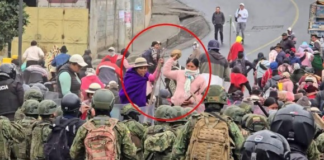 Varios tramos de la carretera Panamericana (E35) permanecen cerrados este lunes 6 de octubre, en tres cantones de la provincia de Chimborazo: Alausí, Chunchi y Guamote, debido a bloqueos registrados en el contexto del paro nacional convocado por la Confederación de Nacionalidades Indígenas del Ecuador (Conaie).