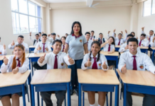Con el propósito de garantizar la transparencia y proteger la economía de las familias ecuatorianas, el Ministerio de Educación, Deporte y Cultura (MINEDEC) presentó el “Visualizador de Costos”, una herramienta digital interactiva que facilita la consulta de los valores máximos autorizados para matrícula y pensión en los establecimientos educativos del país.